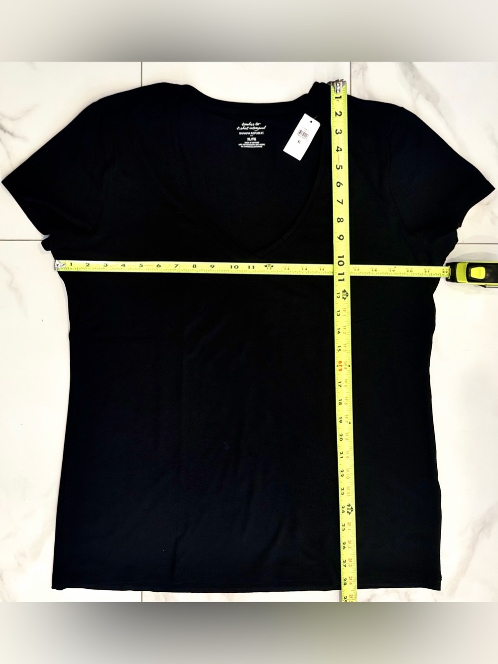 NWT! 🖤 Banana Republic T Shirt - Picture 3 of 5
